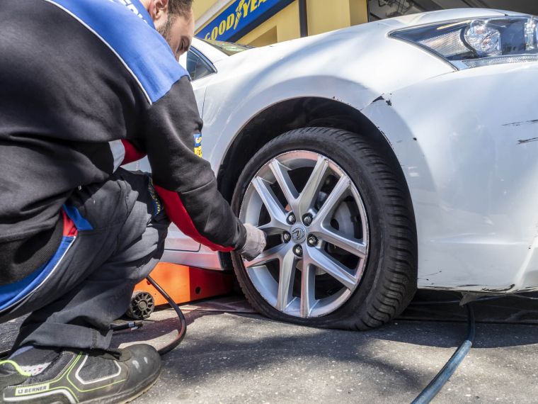 Riparazione pneumtici da Abelli gomme a Fornovo di Taro Parma