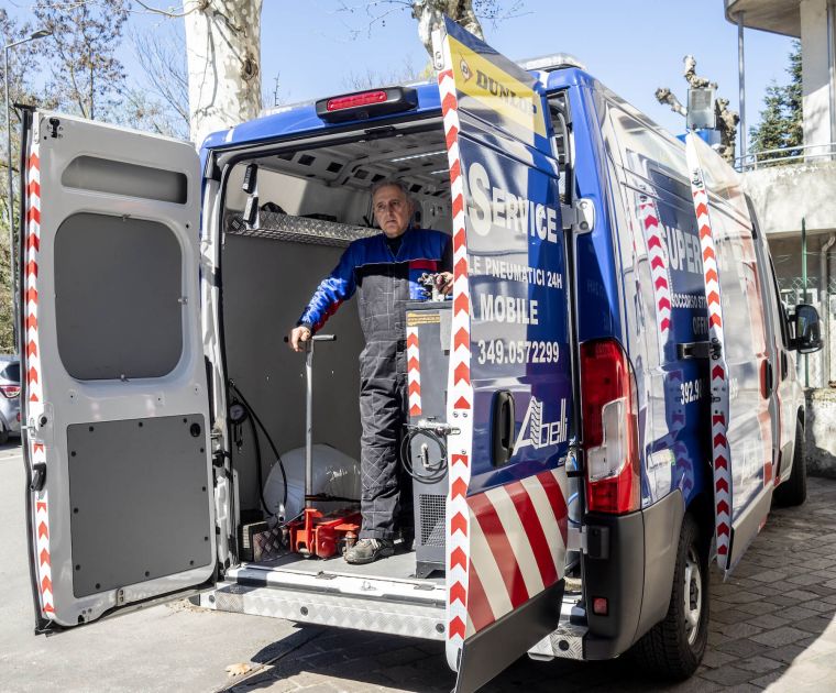 Soccorso stradale 24 ore a Parma fornovo di taro di Abelli Gomme