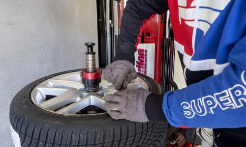 Montaggio gomme a fornovo di taro parma da Abelli gomme